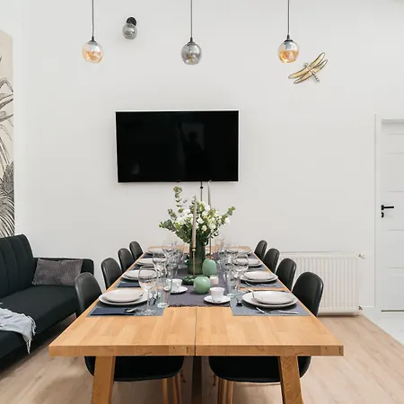 Dragonfly Old Town Apartment - Bespoke Apartments