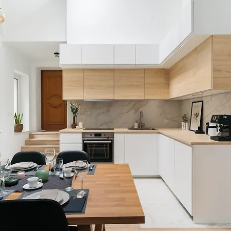 Dragonfly Old Town Apartment - Bespoke Apartments *