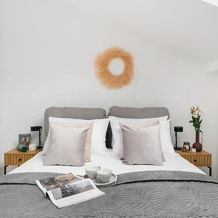 Dragonfly Old Town Apartment - Bespoke Apartments